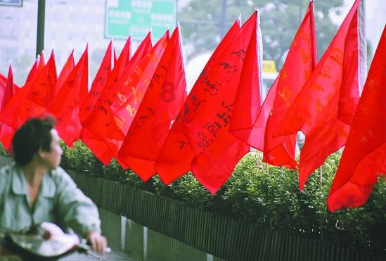 证券带领大盘反攻！华鑫、首创、光大证券涨停，证券指数ETF（560090）暴涨4.79%引爆A股行情，强势两连阳！